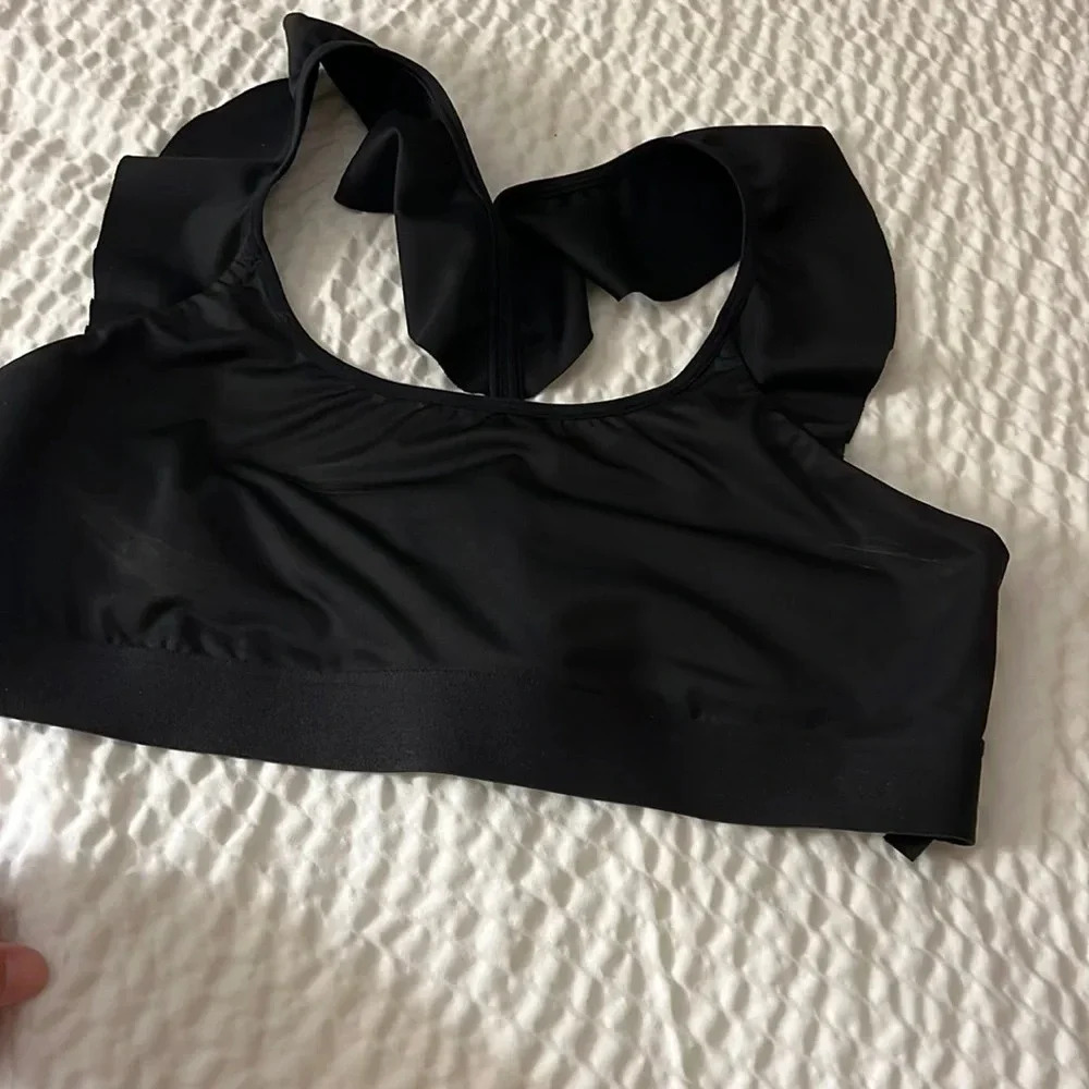 Victoria sports bra with ruffle so adorable size XL
